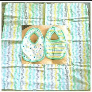 Gender Neutral Baby Keep Tidy 3-piece Set, 2 Bibs & 1 Receiving blanket